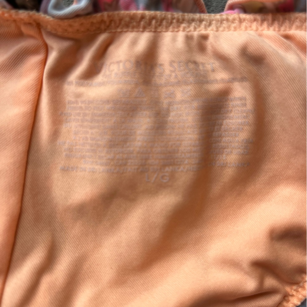 Victoria Secret bikini - Picture 5 of 8